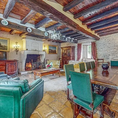 Amazing Home In Couhe בית נופש *