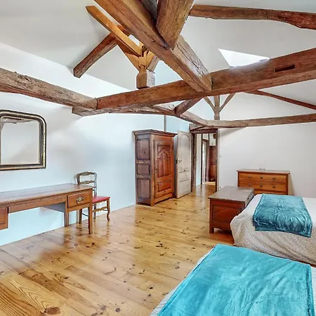 בית נופש Amazing Home In Couhe *